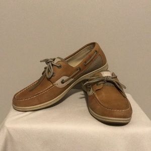 Sperry women’s boat shoes size 9